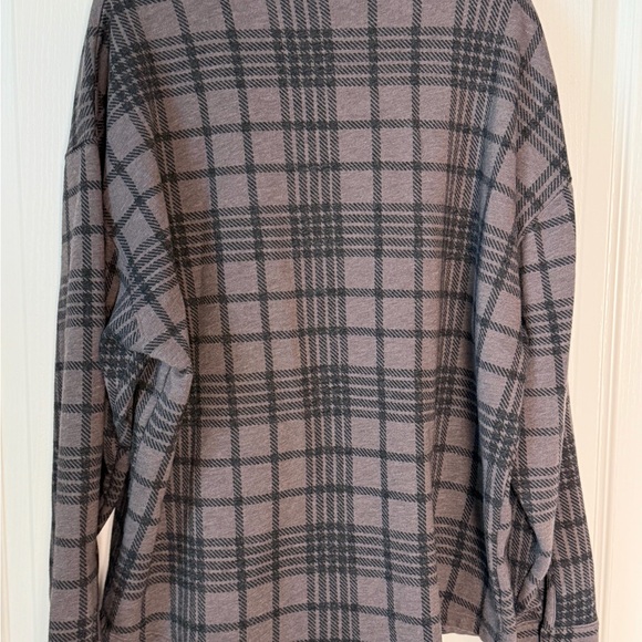 PINK Victoria's Secret gray/black Plaid
Button Down Soft Fleece Shacket small - Picture 5 of 7